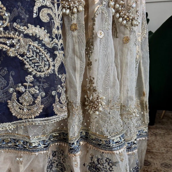 Beautiful Anarkali Indian Clothes - Picture 2 of 8